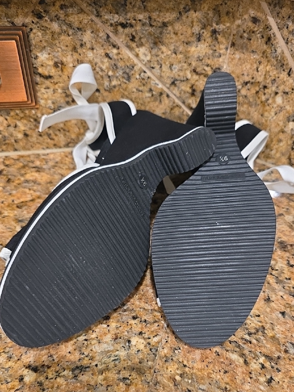 Marc Jacobs Bow Wedge Sandal - SZ 9.5 - Picture 7 of 11